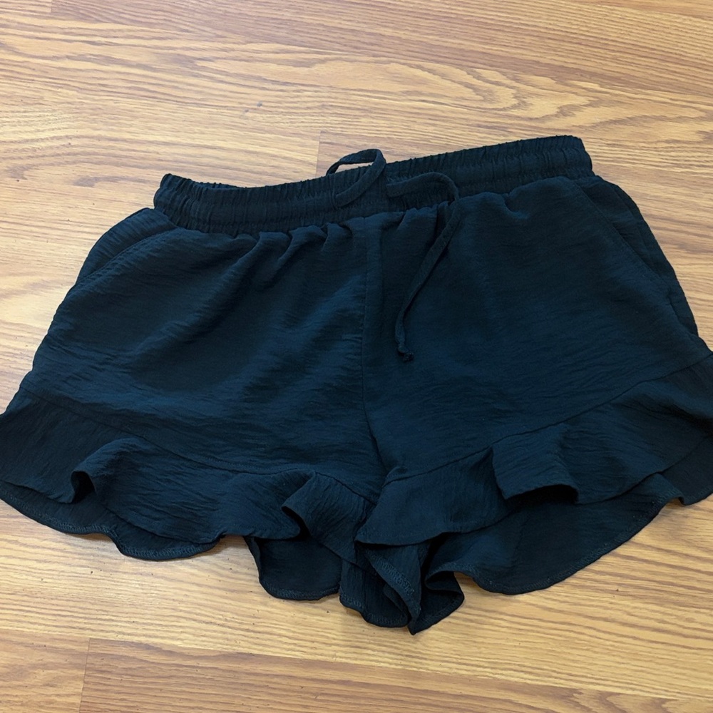 Derek Heart Black High Waist Ruffle Shorts